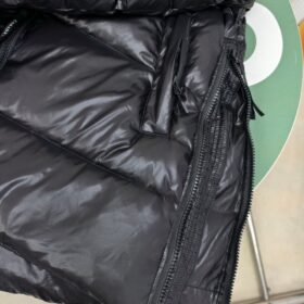 Puffer Daun Schwarz