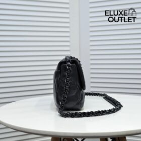 Schwarze Flap Bag 19