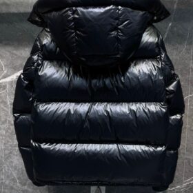Glänzende Steppjacke