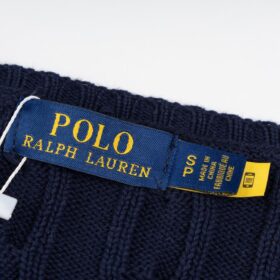 V-Ausschnitt-Pullover aus Zopfstrick Blaue