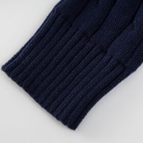 V-Ausschnitt-Pullover aus Zopfstrick Blaue