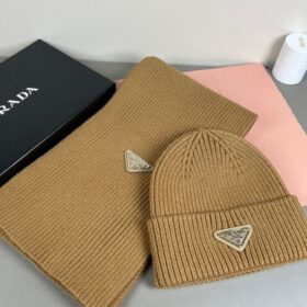 Beanie und Schal Braun