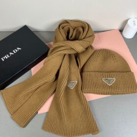 Beanie und Schal Braun