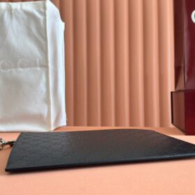 GG Emblem Pouch Schwarz 30.5 cm