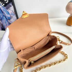 Pochette Metis East West Sand 21.5 cm