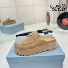 Plateau-Mules aus Wildleder Beige