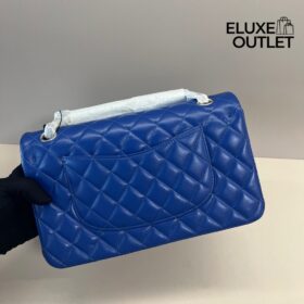 Classic Flap Dunkelblaues Lammleder 25.5 cm