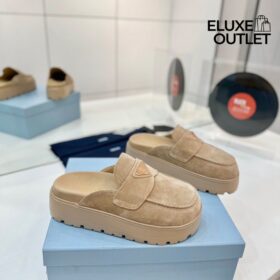 Plateau-Mules aus Wildleder Beige