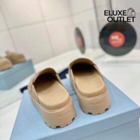 Plateau-Mules aus Wildleder Beige