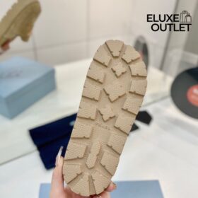 Plateau-Mules aus Wildleder Beige