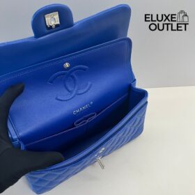 Classic Flap Dunkelblaues Lammleder 25.5 cm