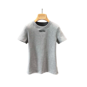 Graues nahtloses Shirt