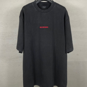 T-Shirt in verblasstem Schwarz