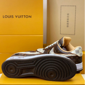 Air Force Schuhe mit Monogramm in Braun
