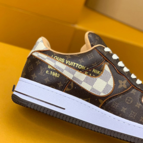 Air Force Schuhe mit Monogramm in Braun