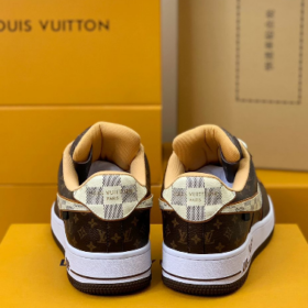 Air Force Schuhe mit Monogramm in Braun