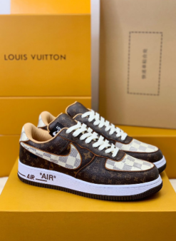 Air Force Schuhe mit Monogramm in Braun