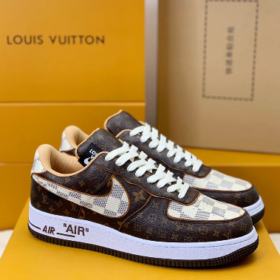 Air Force Schuhe mit Monogramm in Braun