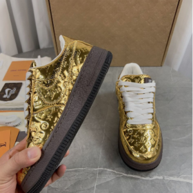 Sneaker in Metallic-Gold