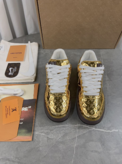 Sneaker in Metallic-Gold