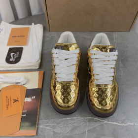 Sneaker in Metallic-Gold