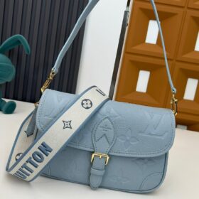 Diane Blau blass 23 cm
