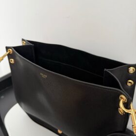Triomphe Glänzendes Lammfell Schwarz 32 cm