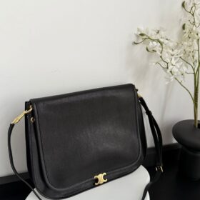 Triomphe Glänzendes Lammfell Schwarz 32 cm