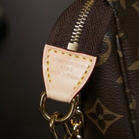 Pochette Monogram Casual Braun 23,5 cm