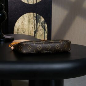 Pochette Monogram Casual Braun 23,5 cm