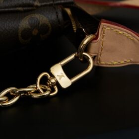 Pochette Monogram Casual Braun 23,5 cm