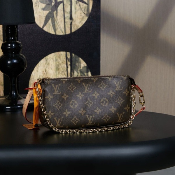 Pochette Monogram Casual Braun 23,5 cm