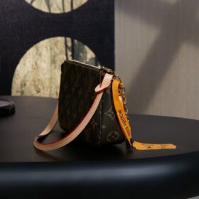 Pochette Monogram Casual Braun 23,5 cm