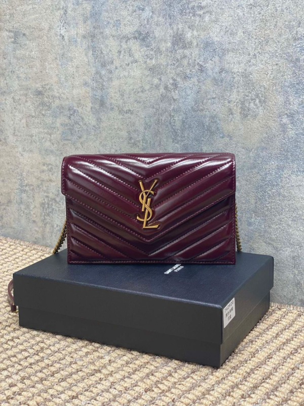 Kettengeldbörse Aus Lackleder - Dunkelrot 19 cm