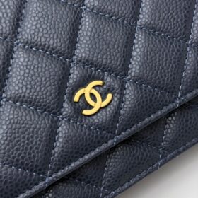 Classic Wallet on Chain Dunkelblau/Gold 19cm