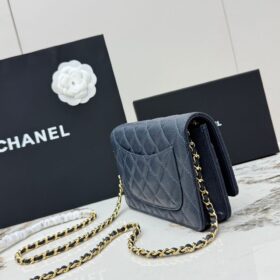 Classic Wallet on Chain Dunkelblau/Gold 19cm