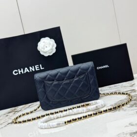 Classic Wallet on Chain Dunkelblau/Gold 19cm