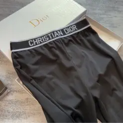 Schwarzes Sportbekleidungsset