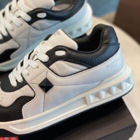 Weiße & schwarze One-Stud-Sneaker