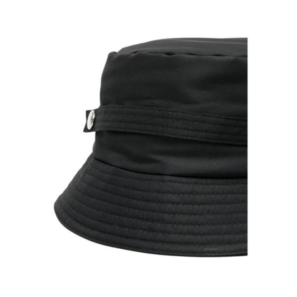 Bestickt Schwarz