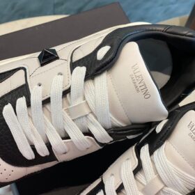 Weiße & schwarze One-Stud-Sneaker