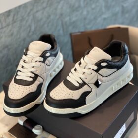 Weiße & schwarze One-Stud-Sneaker