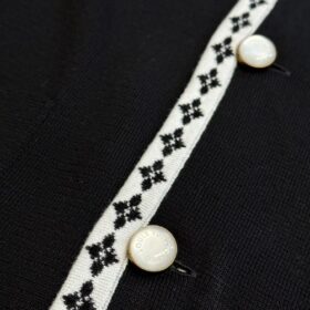 Gestrickter Blazer aus im Preppy-Stil