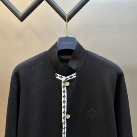 Gestrickter Blazer aus im Preppy-Stil