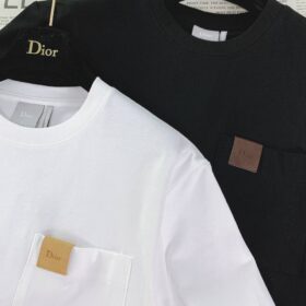 T-Shirt with Pocket Weiß