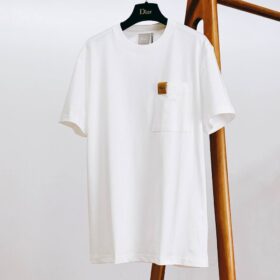 T-Shirt with Pocket Weiß