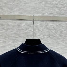 Cardigan mit sich abhebenden Akzenten Blau