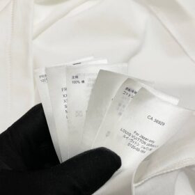 T-Shirt mit gestickter Signatur