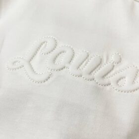 T-Shirt mit gestickter Signatur