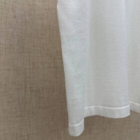 Kurzarm-T-Shirt mit Rundhalsausschnitt und Signatur